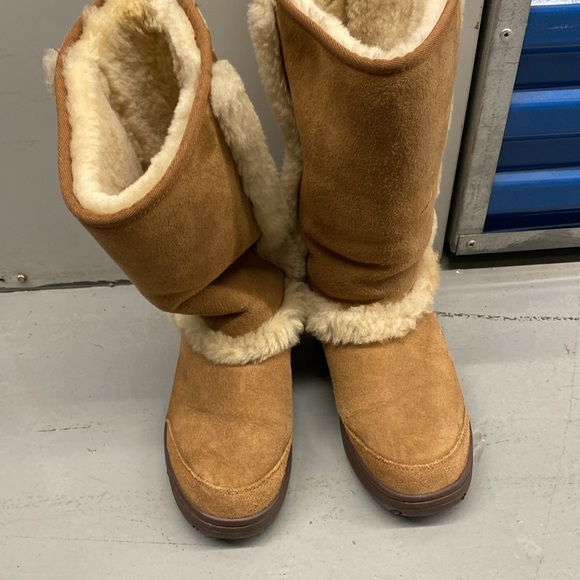 SUNBURST UGGS, Size 8, Great condition outside the repaired rip that was fixed. - Picture 2 of 15